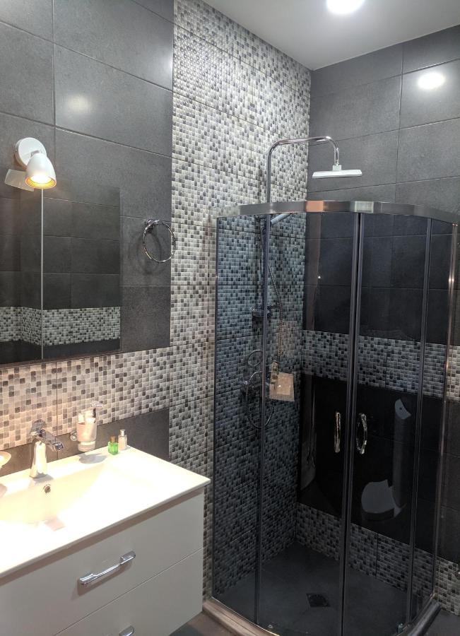Hotel 5 Rooms Tbilisi Bagian luar foto