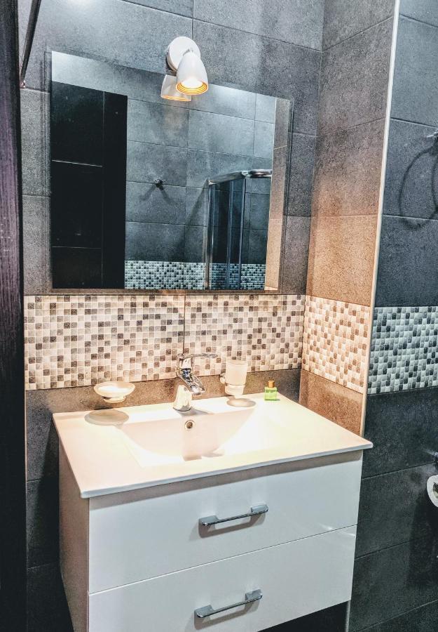 Hotel 5 Rooms Tbilisi Bagian luar foto